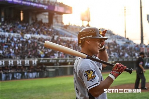 王勝偉1200場遊擊守備達成