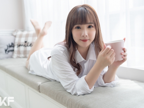女友感爆棚！清新美乳「小蘋果」男友襯衫+性感女僕讓你周末好療癒！