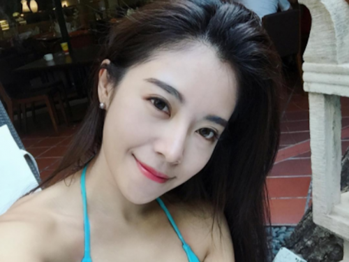 長榮超優質「美乳空姐」！水藍比基尼好殺，辣到要噴鼻血了！