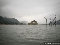 水庫乾旱，露出400年老教堂，這下讓周圍的漁民發財了