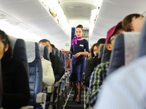 如何搭訕空服員？美女空姐曝「最佳時間點」