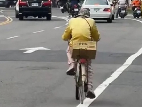 踩心酸的？阿婆奮力騎單車「輪胎皮整組不見」 網笑：是個狠人