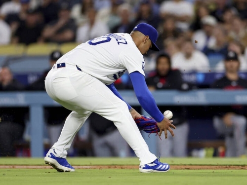 MLB》道奇新人滿壘暴傳「煮粥」掉3分 教頭為他緩頻、讚賞投球