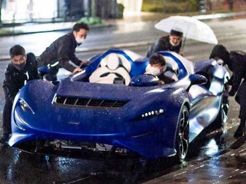 囧爆惹！無頂篷超跑 McLaren Elva 很帥，但下大雨糗到嫑嫑......