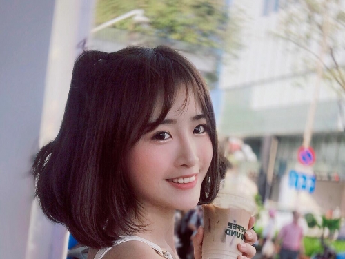 甜美陽光少女「小凱伊」笑容溫暖人心　全糖氣質讓人甜到蛀牙