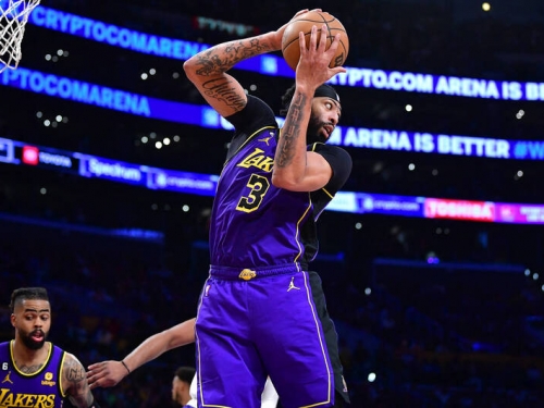 NBA》明星賽後15勝7敗西部最佳 詹皇率湖人擊敗太陽寫超狂紀錄