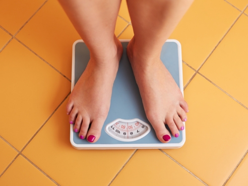 智慧體重計曝「神秘紀錄」！　人妻半夜驚見丈夫偷吃鐵證