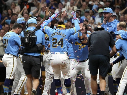 MLB》阿德梅斯雙響砲無用 釀酒人再見轟擊退巨人、近25場奪20勝