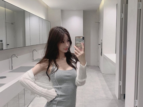 商場發現「俏麗長腿姊姊」迷人美腿讓人秒回頭！超強大視角瞬間征服全場