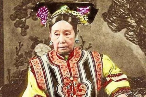 慈禧洗澡獨留李蓮英伺候不時喊痛 宮女偷掀簾子才揭開秘密