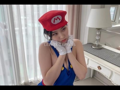 「巨乳馬力歐」只穿吊帶褲讓奶球掉出　網友：想讓她吃我的長大菇