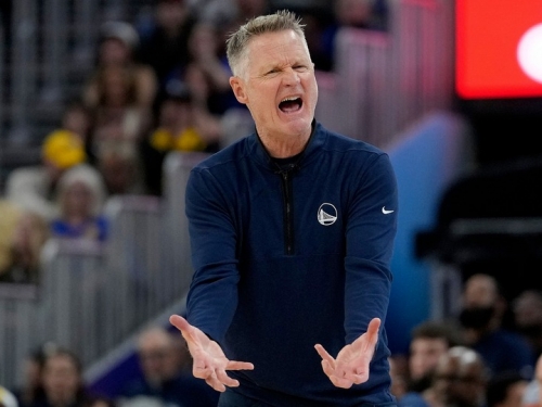 NBA》勇士專注拚季後賽 柯爾怒斥記者提問：別再談總決賽！