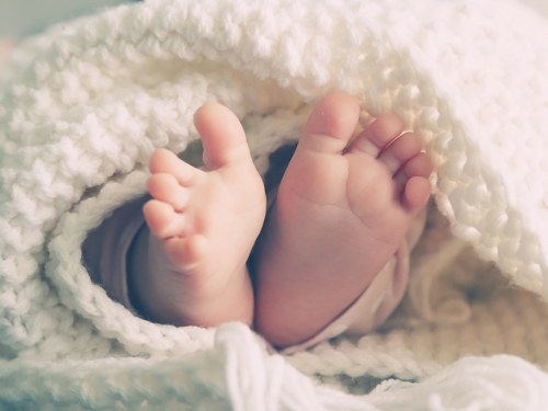 她賭氣嗆「孩子不是你的」 尪驗DNA 結果讓2人都傻了