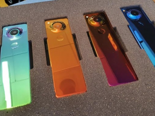 Android 之父發表 Essential 新機，機身細長到不可思議