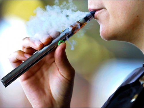 「不值一試」 電子煙損肺傷心臟