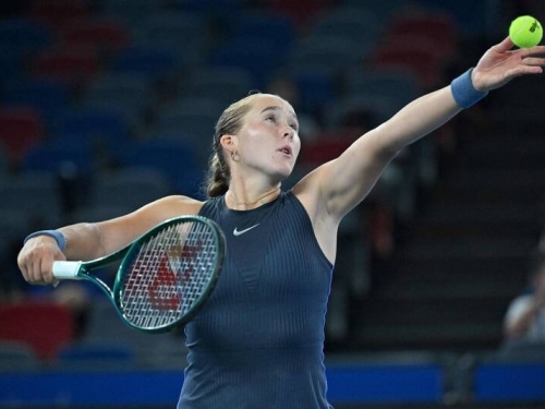 網球》情緒失控崩潰掉淚 18歲俄國新星安德烈耶娃武漢一輪遊