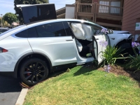 特斯拉驚傳爆衝撞牆？車上黑盒子還原真相