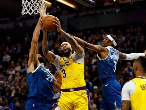 NBA》詹皇因傷缺賽、AD轟31分無用 湖人吞4連敗跌出西部前八