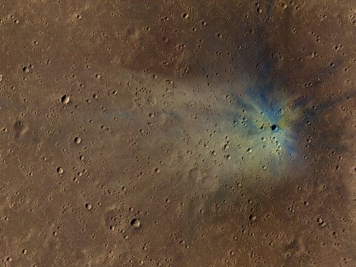 某場小行星撞擊，在火星表面留下 20 億個小隕石坑