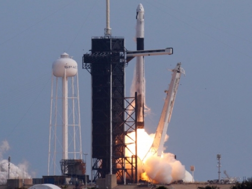 SpaceX「飛龍號」通過緊急逃生測試 最快第2季載人上太空