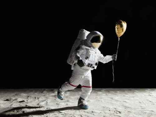 唯一一位葬在地球以外天體上的人，科學家：肯定是這位傳奇了