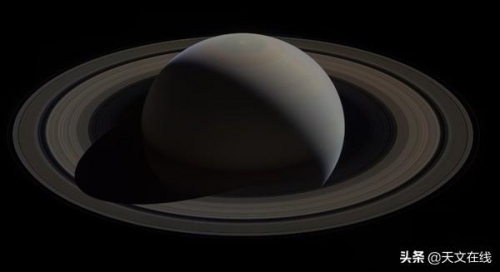 天文學家證實土星甚至擁有更多衛星：“往混亂中的一瞥。”