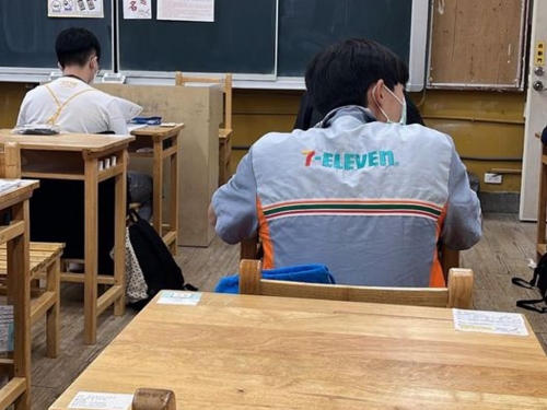 學測首日最狂！考場驚見小七店員 8千人狂讚