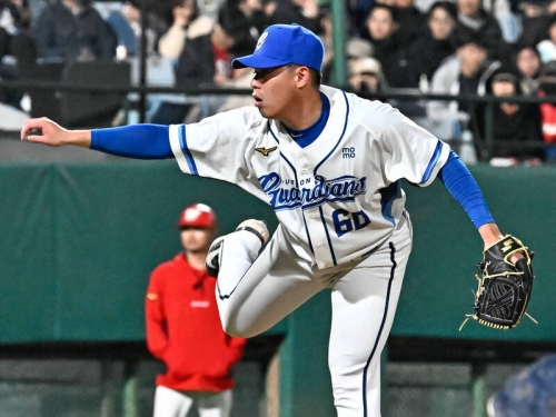 中職》燈光秀讓登板更具氣勢 曾峻岳興奮：滿酷的！