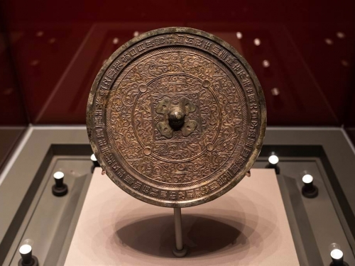古代銅鏡功能強大 不只照人 竟還可當「打火機」