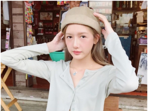 身材不科學！泰國「甜膩奶茶系」正妹 Sinesyn 笑容超勾人　「縮腰照」曝光引網友暴動！