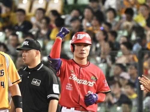 中職》李凱威竄升安打王和盜壘王 「兩個獎我都要！」