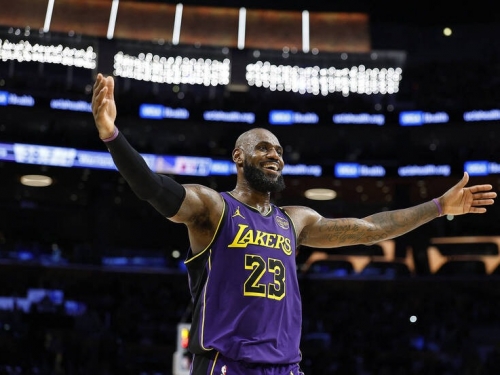 NBA》太神！40歲詹皇飆Logo Shot+42分17籃板 湖人力退勇士奪4連勝