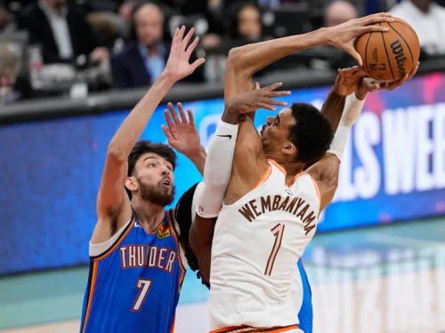 NBA》馬刺Wembanyama被雷霆Holmgren打爆　兩人出現瑜亮情節？