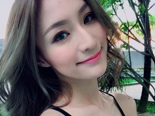 派對惹火尤物DJ「林佩佩」擠爆的胸前巨乳，台下光是看到身材就已經嗨到最高點！