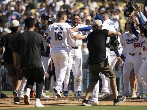 MLB》道奇主帥大讚7局10K山本由伸！ 讚嘆史密斯再見轟：他喜歡大場面