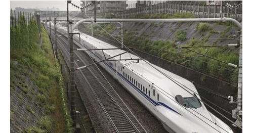 日本推新型子彈頭列車最高時速可達360公里地震時停電也能行駛