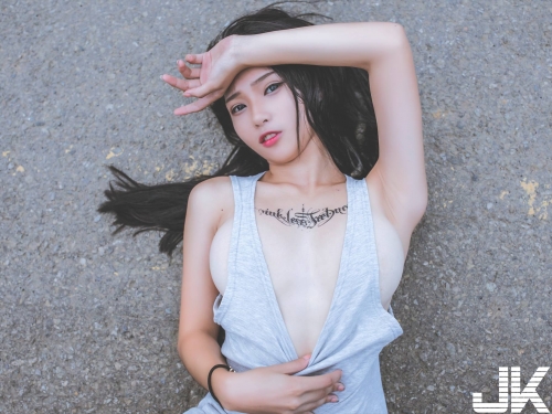 ❤米樂❤ 握不住的球！兩顆奶球露出，教練...我想打籃球！