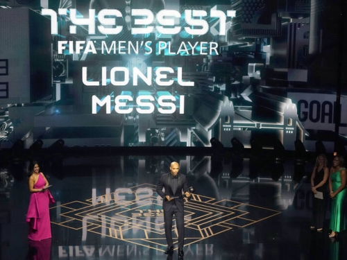 足球》連17年入選最佳陣容成第一人 梅西8度奪FIFA年度最佳男球員