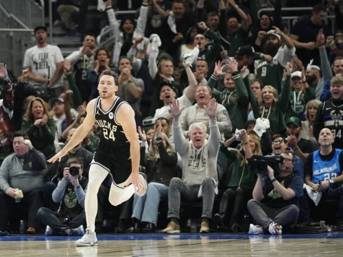 NBA季後賽》公鹿主場三分雨下不停 單場轟進25顆平紀錄