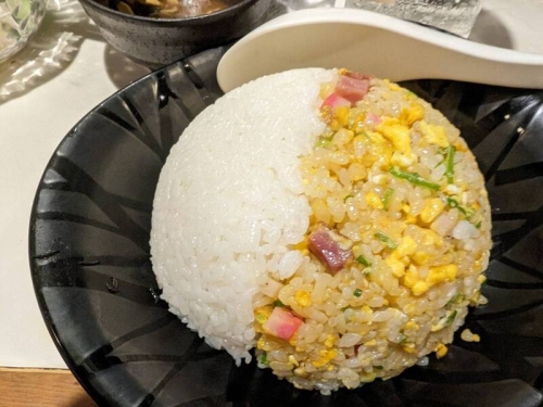 照片曝光！他點餐要客製化「半份炒飯」 成品端上桌笑翻百萬人