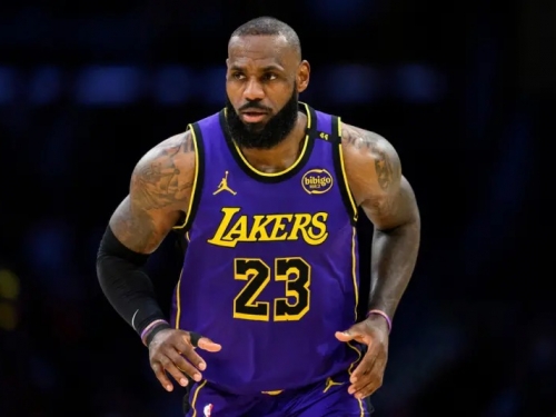 NBA》詹皇笑稱「體力倒退3天」！高飛灌籃重返青春：都Reaves害的