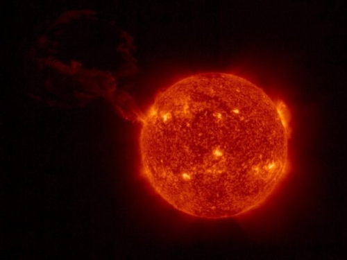 太陽軌道飛行器捕捉超大日珥噴發，向太空延伸數百萬公里