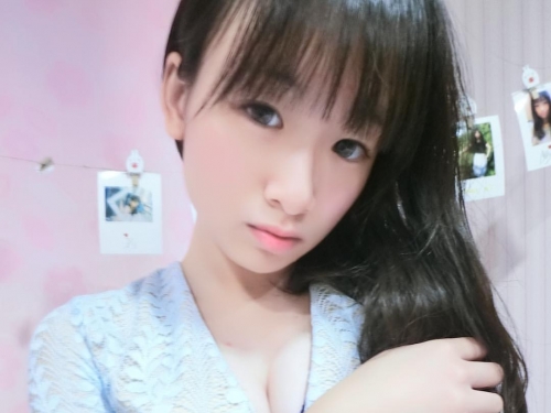 超迷你「巨乳小隻馬」只有18歲！未熟音樂才女已是「完熟身材」！