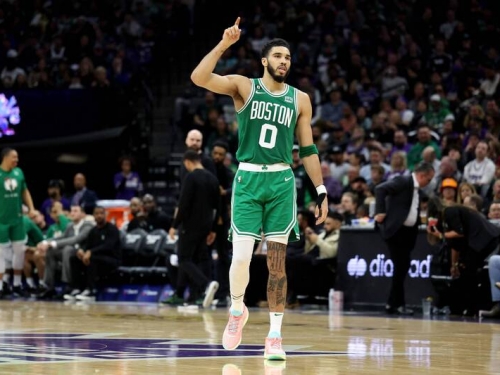 NBA》塔圖姆39場破30分平大鳥超狂紀錄 綠衫軍反客為主大勝國王