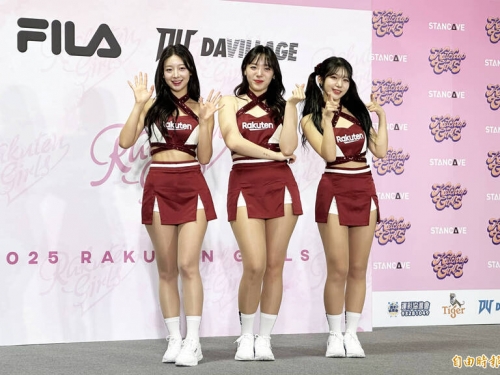 中職》樂天韓籍啦啦隊3本柱初亮相 「跟學姐一起努力」