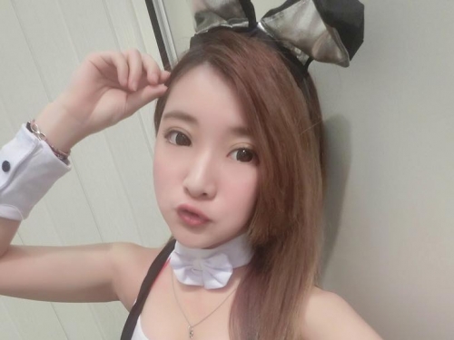 回頭率百分百！書店捕獲身材超強大「長腿正妹」，Ｄ罩杯好身材讓人想搭訕！