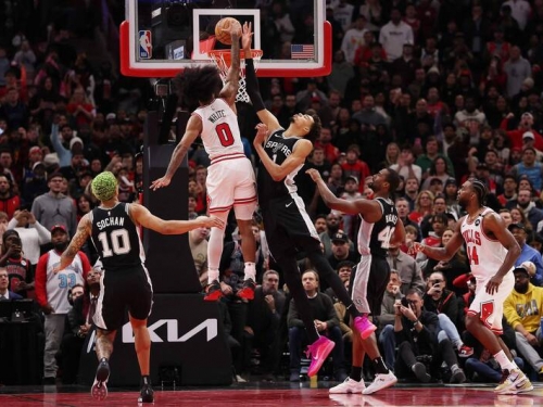 NBA》「斑馬」關鍵時刻慘遭顏扣！ 拉文準大三元公牛逆轉馬刺