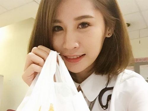 台灣處處是美女，高鐵站務正妹「張芷薇」脫掉制服後的反差感完全正中紅心！