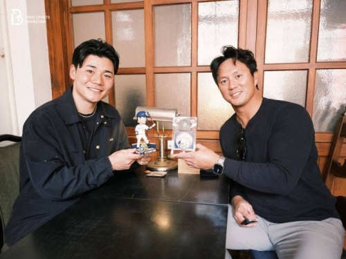 中職》和日本隊國手在台灣相聚！ 高國輝驚喜送上絕版禮物