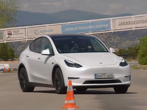 [影] 聽說很多人在等特斯拉 Model Y？先來瞧瞧麋鹿測試給不給過！